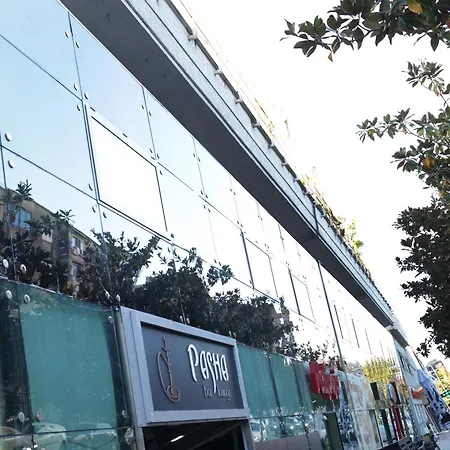 A Gallery Hotel *
