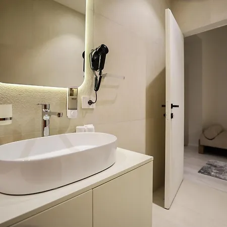A Gallery Hotel