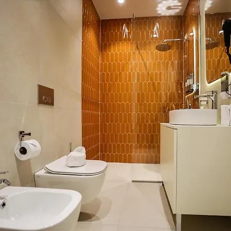 A Gallery Hotel *