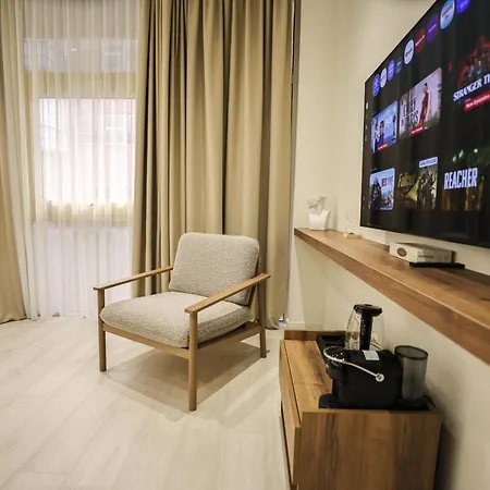 A Gallery Hotel *
